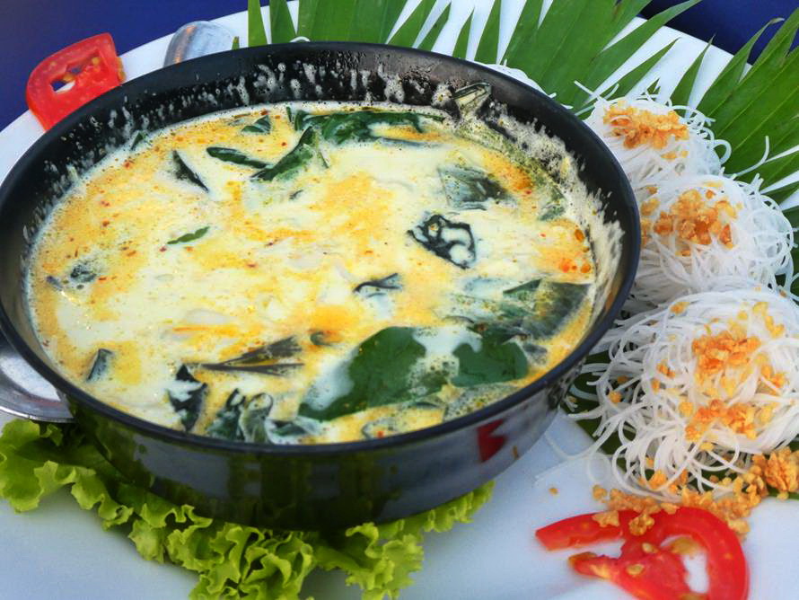 eating in Krabi - crab soup curry