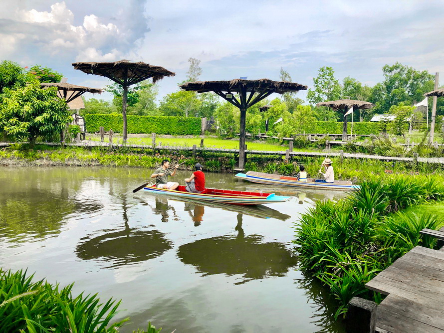 Montreux café and farm boat ride - Nakhon Nayok