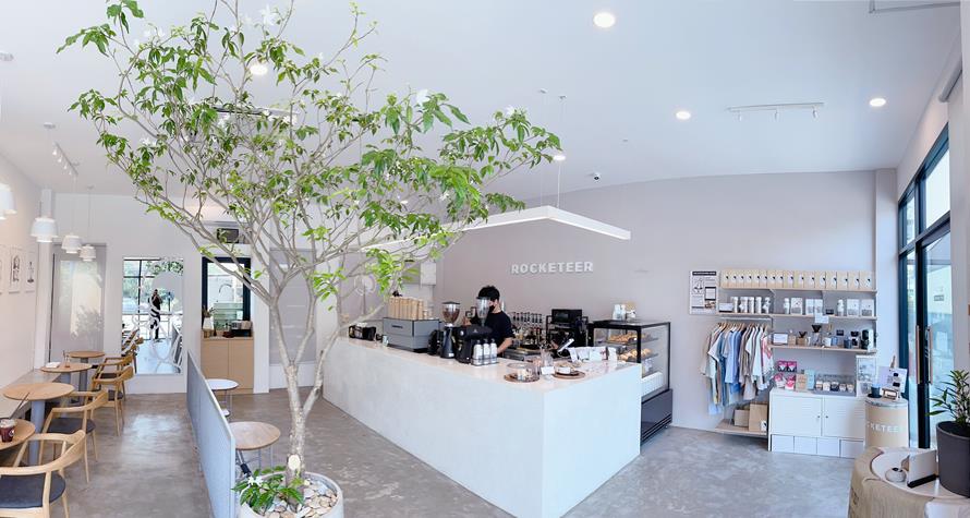 white cafes in Bangkok - Rocketeer